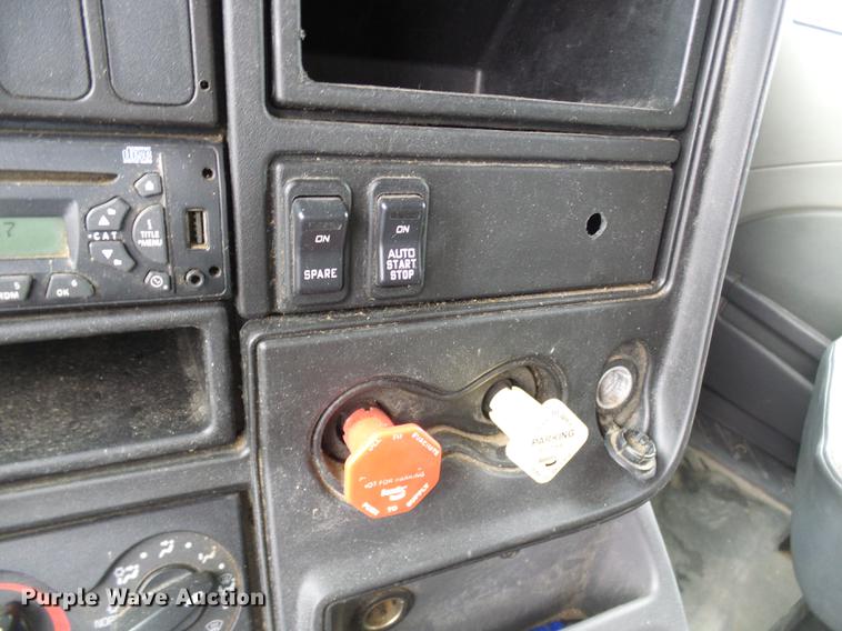 image for item DF7203 2013 International ProStar semi truck