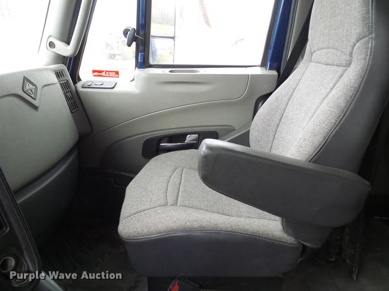 image for item DF7203 2013 International ProStar semi truck