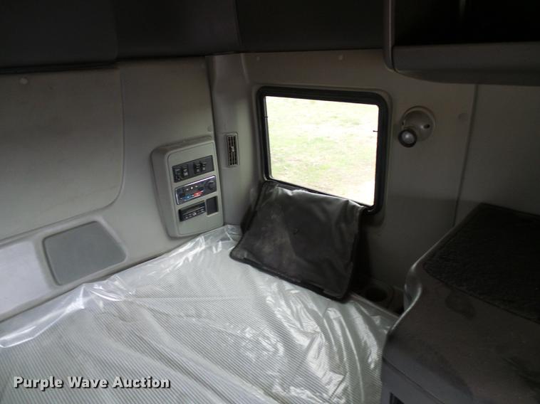 image for item DF7203 2013 International ProStar semi truck