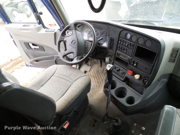 image for item DF7203 2013 International ProStar semi truck