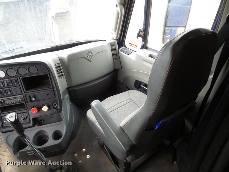 image for item DF7203 2013 International ProStar semi truck