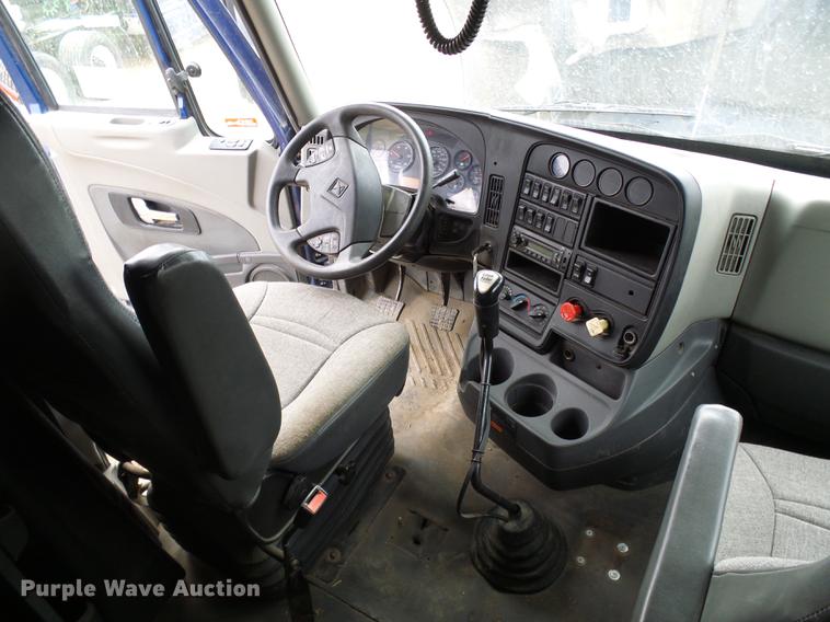 image for item DF7203 2013 International ProStar semi truck