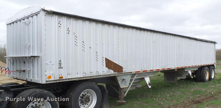 image for item DF7205 1985 Wilson AGH-700 double hopper bottom grain trailer