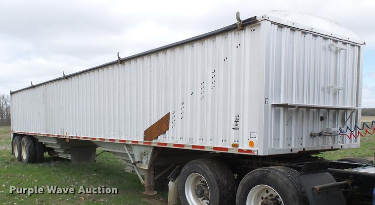 image for item DF7205 1985 Wilson AGH-700 double hopper bottom grain trailer