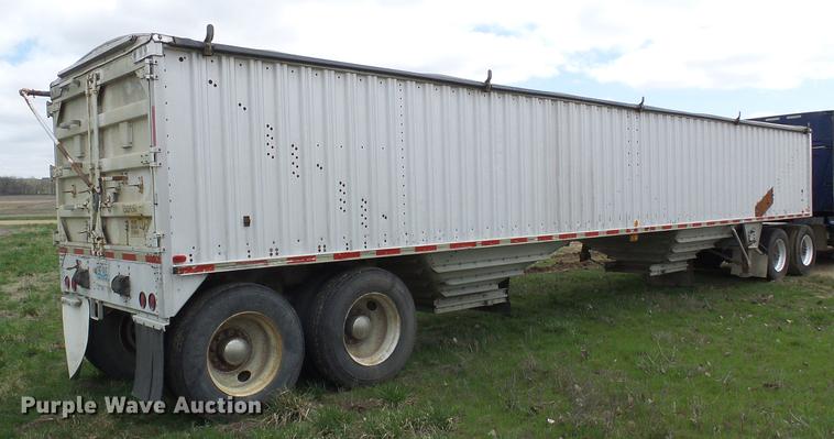 image for item DF7205 1985 Wilson AGH-700 double hopper bottom grain trailer