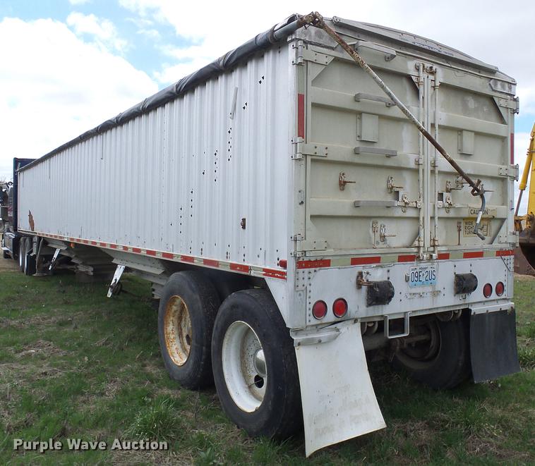 image for item DF7205 1985 Wilson AGH-700 double hopper bottom grain trailer