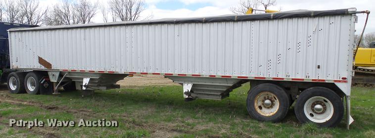 image for item DF7205 1985 Wilson AGH-700 double hopper bottom grain trailer