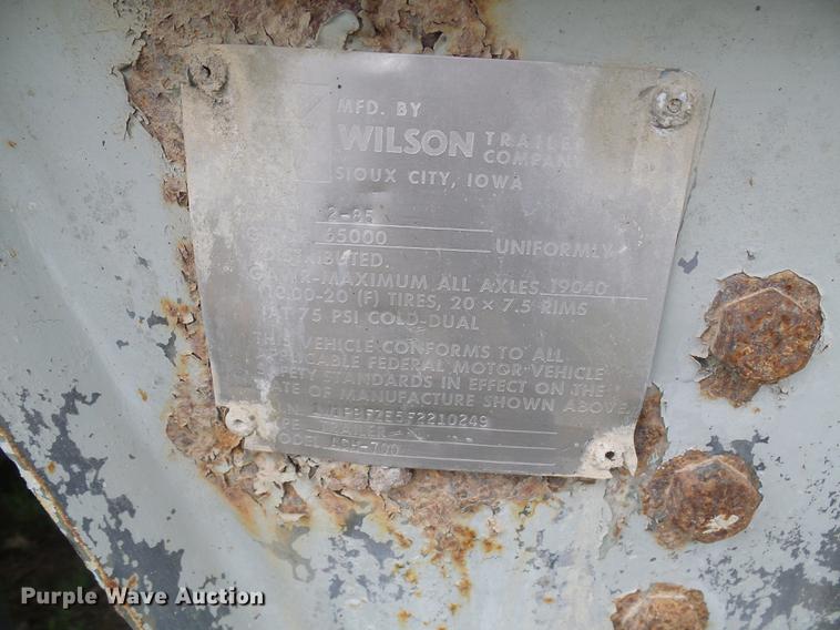 image for item DF7205 1985 Wilson AGH-700 double hopper bottom grain trailer