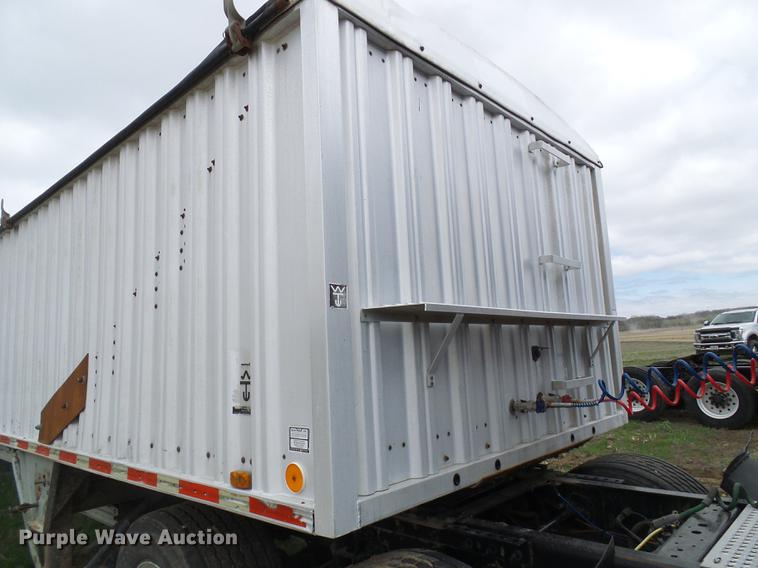 image for item DF7205 1985 Wilson AGH-700 double hopper bottom grain trailer