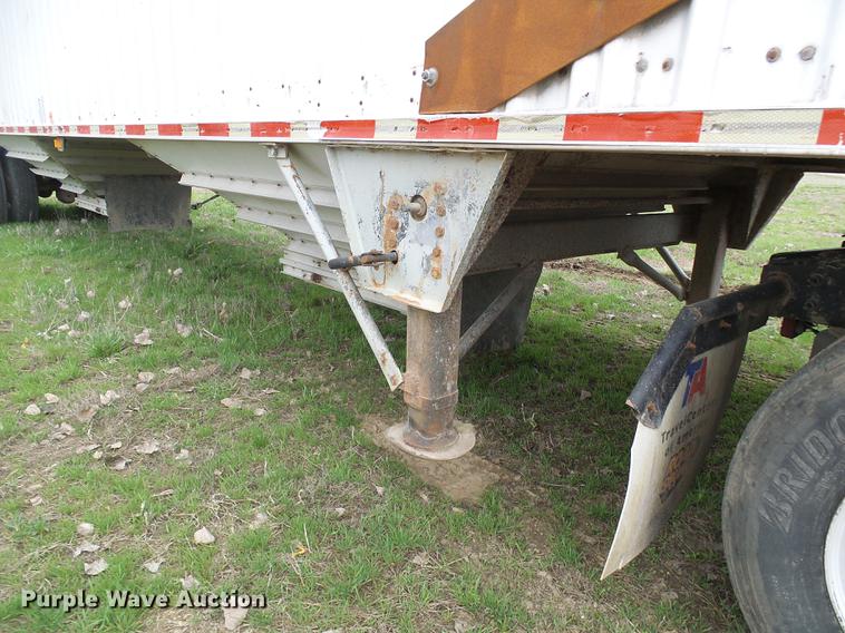 image for item DF7205 1985 Wilson AGH-700 double hopper bottom grain trailer