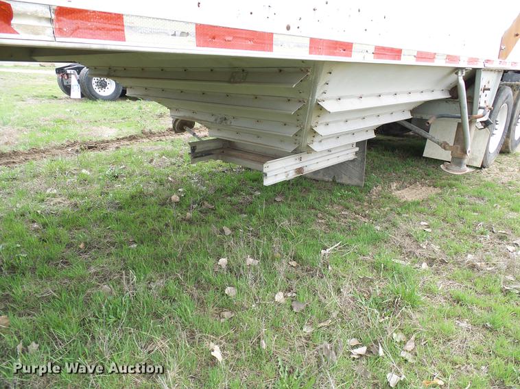 image for item DF7205 1985 Wilson AGH-700 double hopper bottom grain trailer