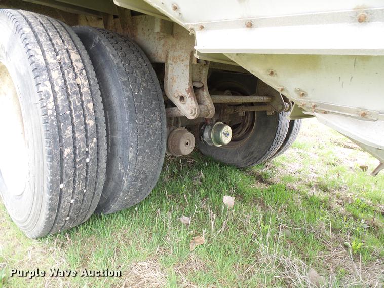 image for item DF7205 1985 Wilson AGH-700 double hopper bottom grain trailer