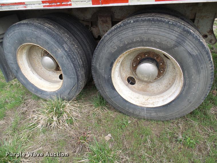 image for item DF7205 1985 Wilson AGH-700 double hopper bottom grain trailer