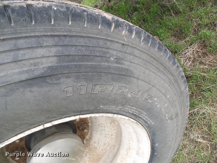 image for item DF7205 1985 Wilson AGH-700 double hopper bottom grain trailer