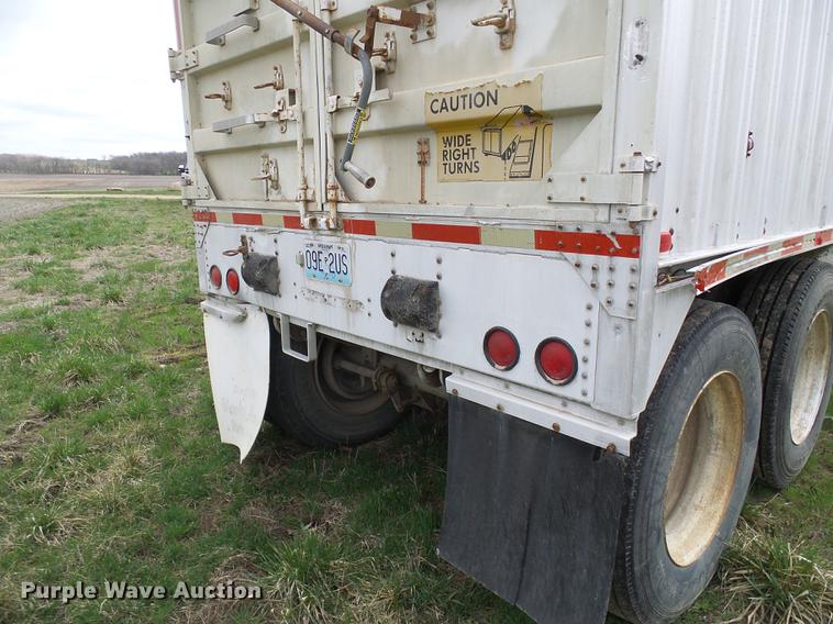 image for item DF7205 1985 Wilson AGH-700 double hopper bottom grain trailer
