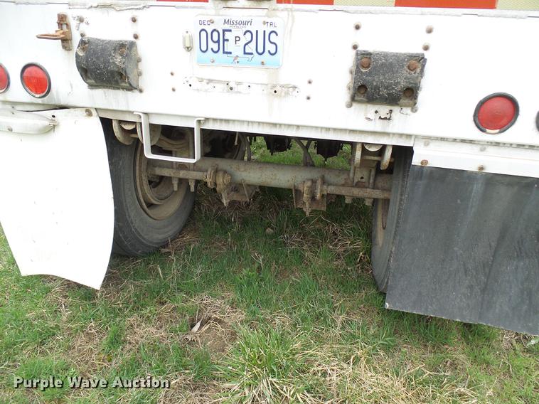 image for item DF7205 1985 Wilson AGH-700 double hopper bottom grain trailer