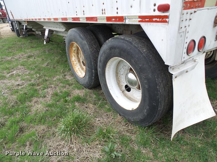 image for item DF7205 1985 Wilson AGH-700 double hopper bottom grain trailer