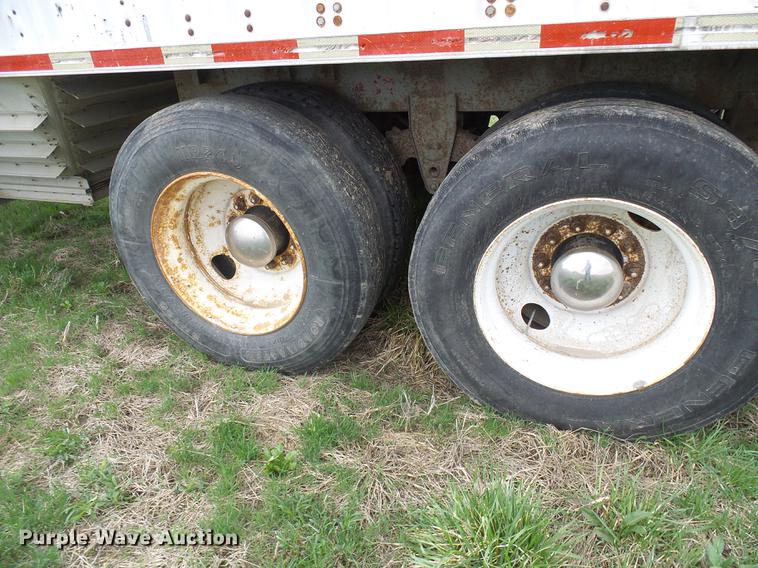 image for item DF7205 1985 Wilson AGH-700 double hopper bottom grain trailer
