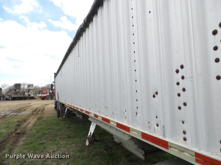 image for item DF7205 1985 Wilson AGH-700 double hopper bottom grain trailer