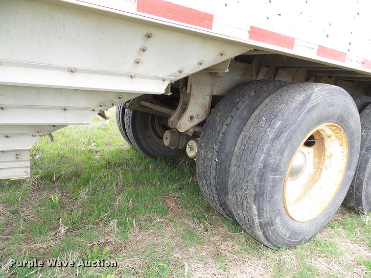 image for item DF7205 1985 Wilson AGH-700 double hopper bottom grain trailer