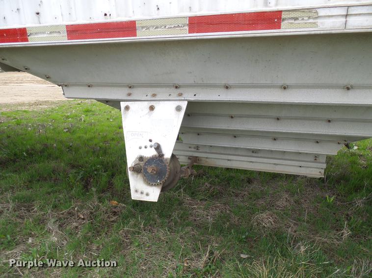 image for item DF7205 1985 Wilson AGH-700 double hopper bottom grain trailer