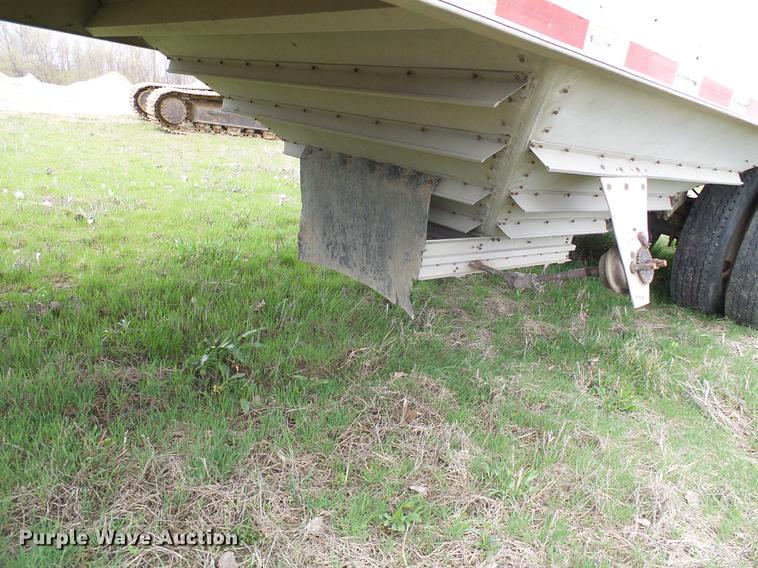 image for item DF7205 1985 Wilson AGH-700 double hopper bottom grain trailer