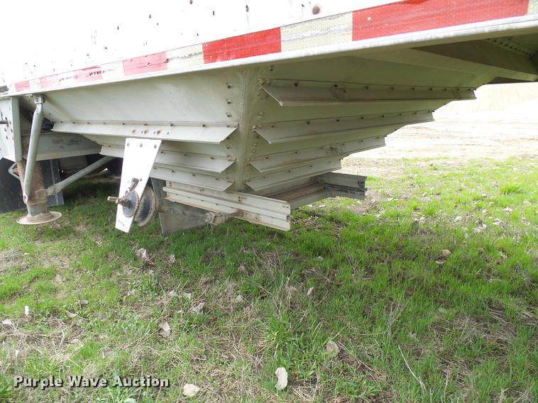 image for item DF7205 1985 Wilson AGH-700 double hopper bottom grain trailer
