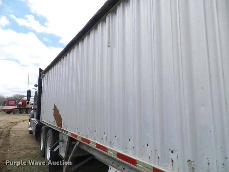 image for item DF7205 1985 Wilson AGH-700 double hopper bottom grain trailer