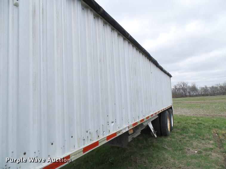 image for item DF7205 1985 Wilson AGH-700 double hopper bottom grain trailer