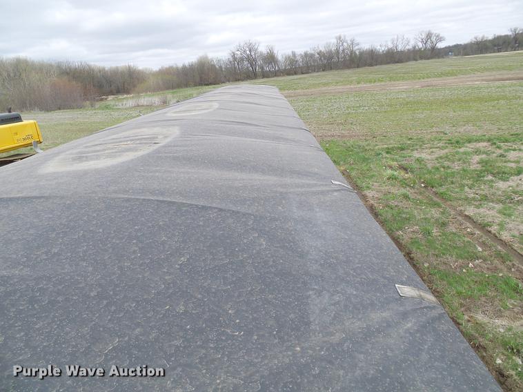 image for item DF7205 1985 Wilson AGH-700 double hopper bottom grain trailer