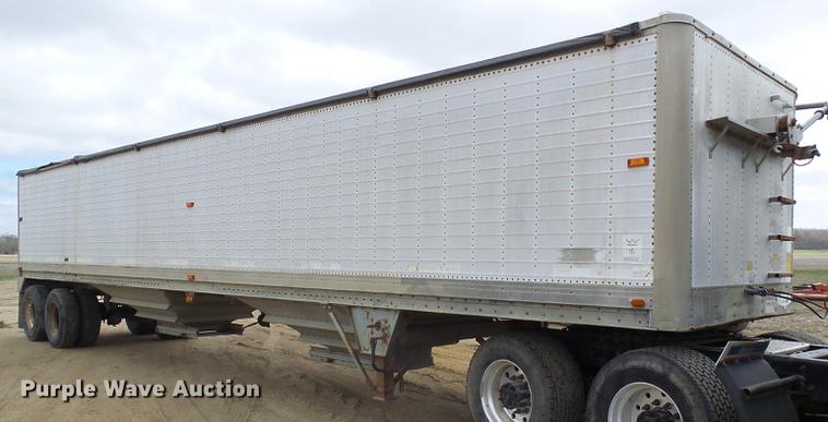 image for item DF7206 1990 Wilson DWH-200 double hopper bottom grain trailer