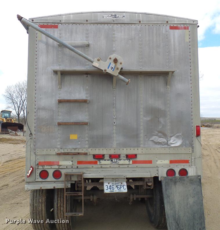 image for item DF7206 1990 Wilson DWH-200 double hopper bottom grain trailer