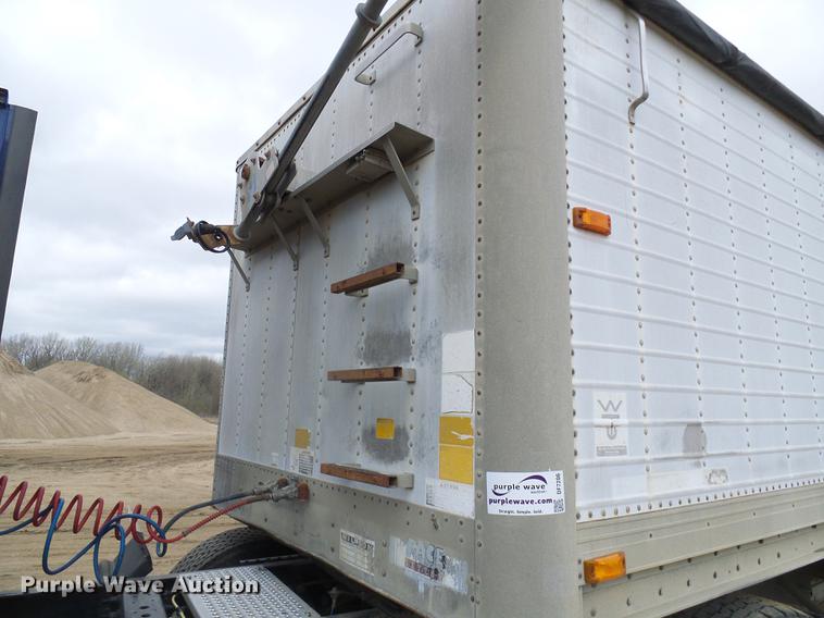 image for item DF7206 1990 Wilson DWH-200 double hopper bottom grain trailer