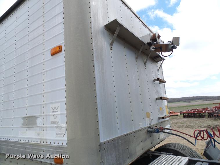 image for item DF7206 1990 Wilson DWH-200 double hopper bottom grain trailer