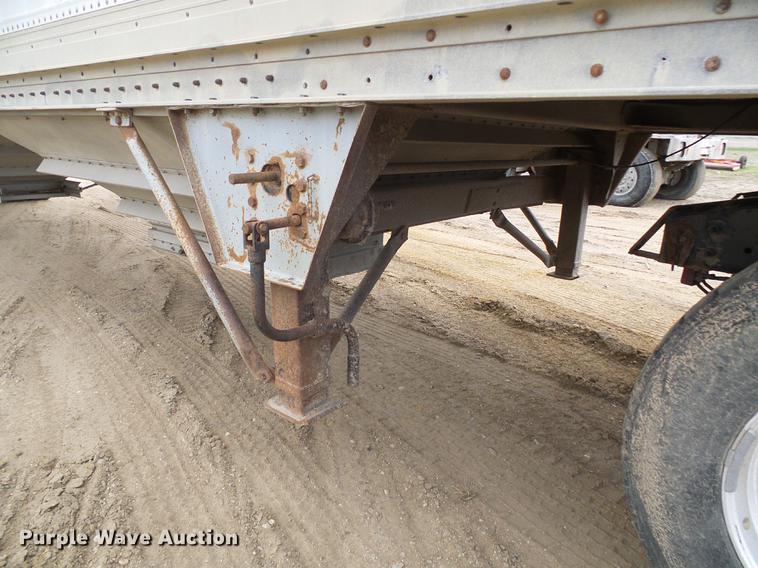 image for item DF7206 1990 Wilson DWH-200 double hopper bottom grain trailer