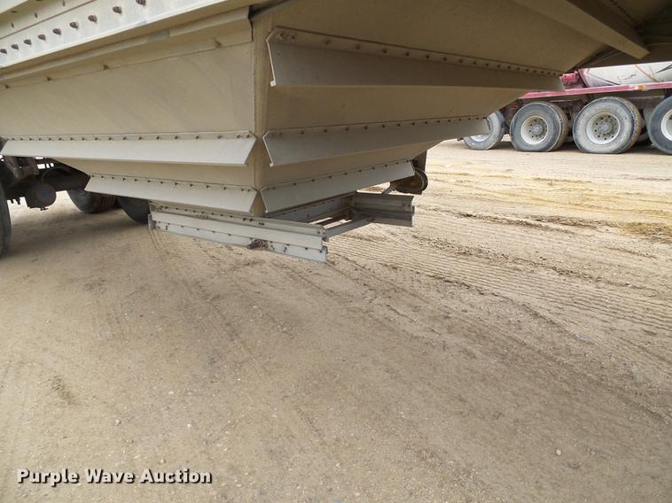 image for item DF7206 1990 Wilson DWH-200 double hopper bottom grain trailer