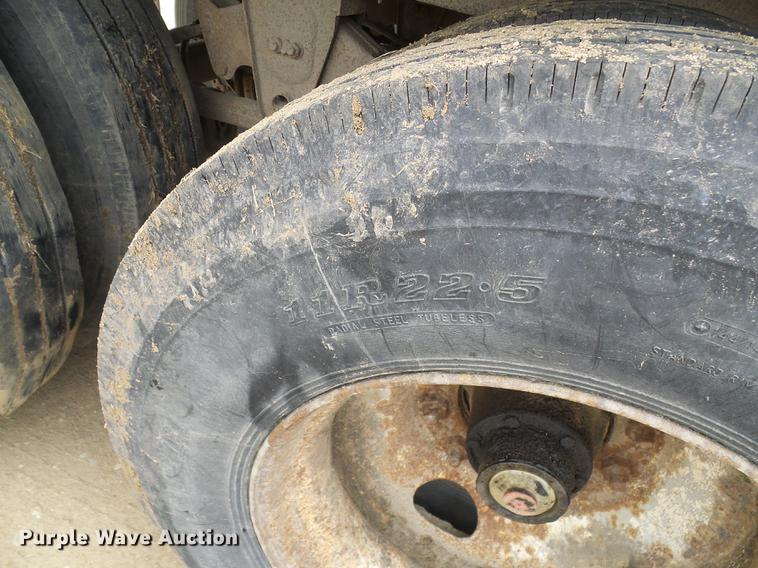 image for item DF7206 1990 Wilson DWH-200 double hopper bottom grain trailer