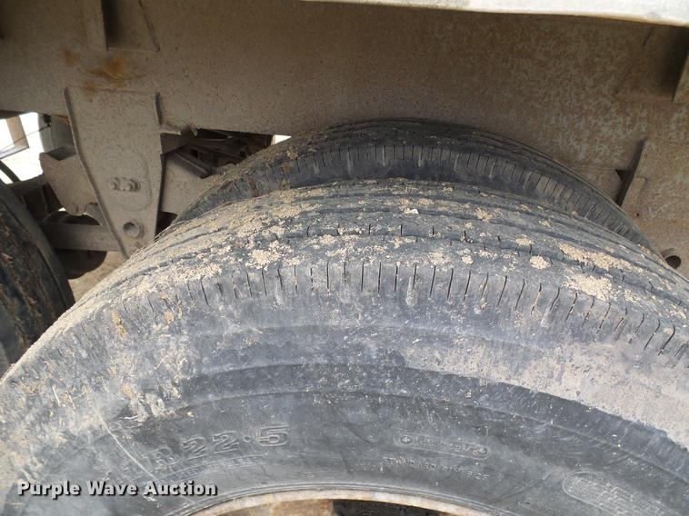 image for item DF7206 1990 Wilson DWH-200 double hopper bottom grain trailer