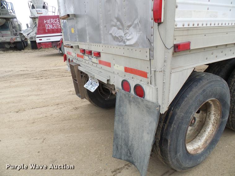 image for item DF7206 1990 Wilson DWH-200 double hopper bottom grain trailer