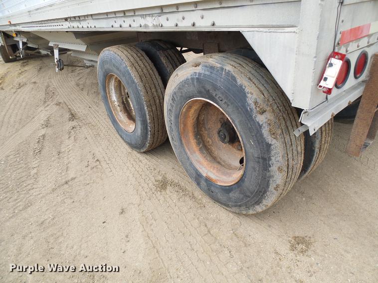 image for item DF7206 1990 Wilson DWH-200 double hopper bottom grain trailer