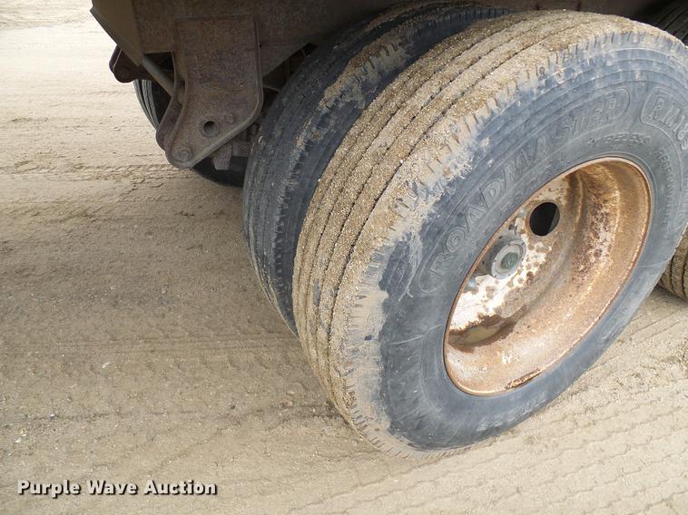 image for item DF7206 1990 Wilson DWH-200 double hopper bottom grain trailer