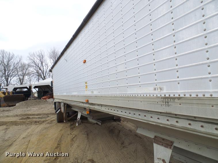 image for item DF7206 1990 Wilson DWH-200 double hopper bottom grain trailer