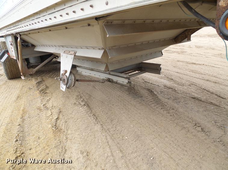 image for item DF7206 1990 Wilson DWH-200 double hopper bottom grain trailer