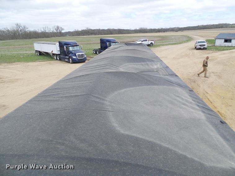 image for item DF7206 1990 Wilson DWH-200 double hopper bottom grain trailer