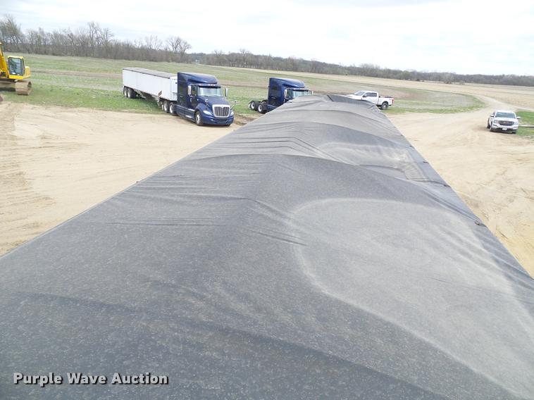 image for item DF7206 1990 Wilson DWH-200 double hopper bottom grain trailer