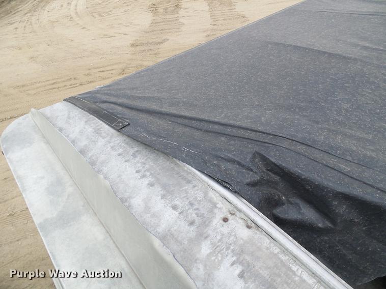 image for item DF7206 1990 Wilson DWH-200 double hopper bottom grain trailer