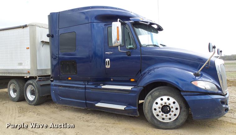 image for item DF7207 2013 International ProStar semi truck