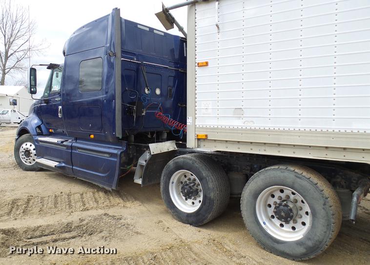 image for item DF7207 2013 International ProStar semi truck