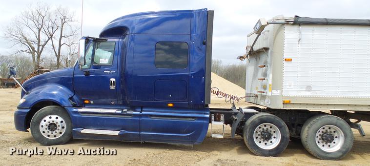 image for item DF7207 2013 International ProStar semi truck