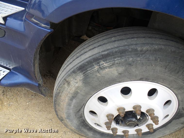 image for item DF7207 2013 International ProStar semi truck